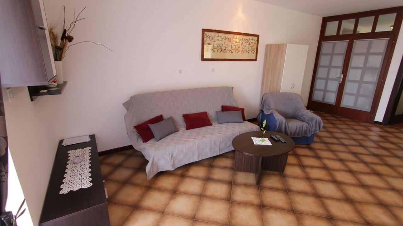 Apartments And Rooms Jelka Malinska Exterior foto
